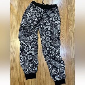 Joe B Pants By Joe Benbasset Black And White Floral Pants XS